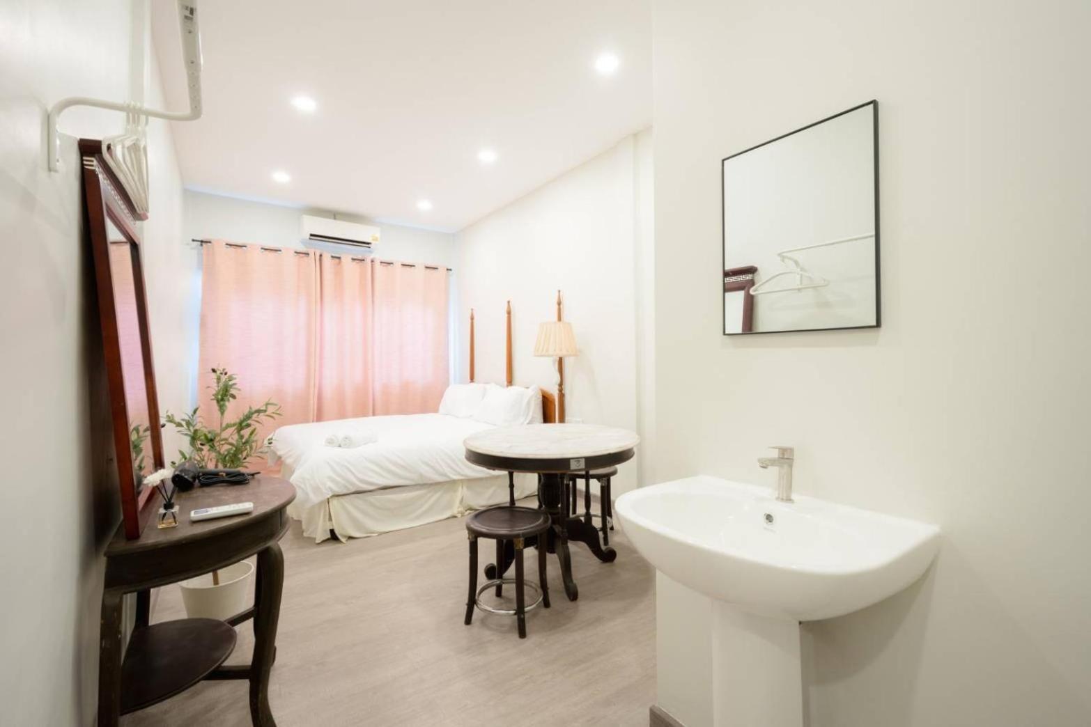 Hidden Dragon X Yaowarat Road Apartment Bangkok Exterior photo